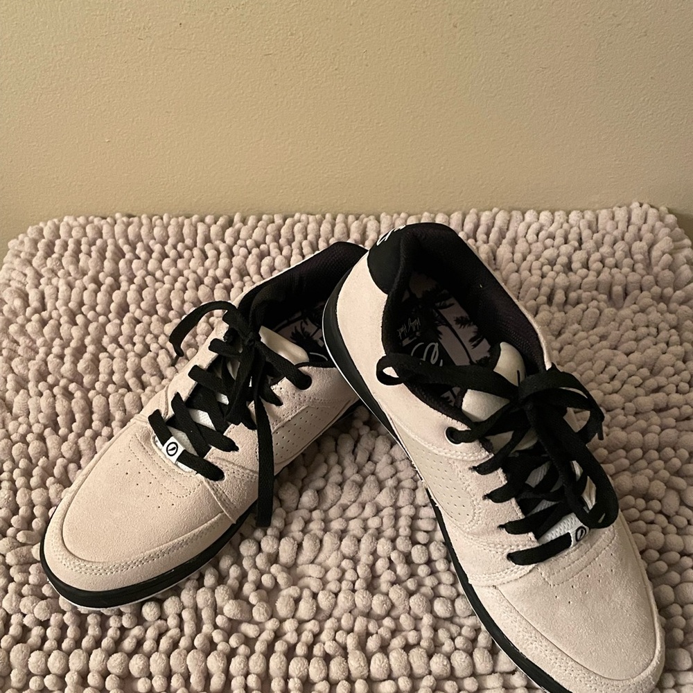DC Men's Black and Cream Skate Shoes